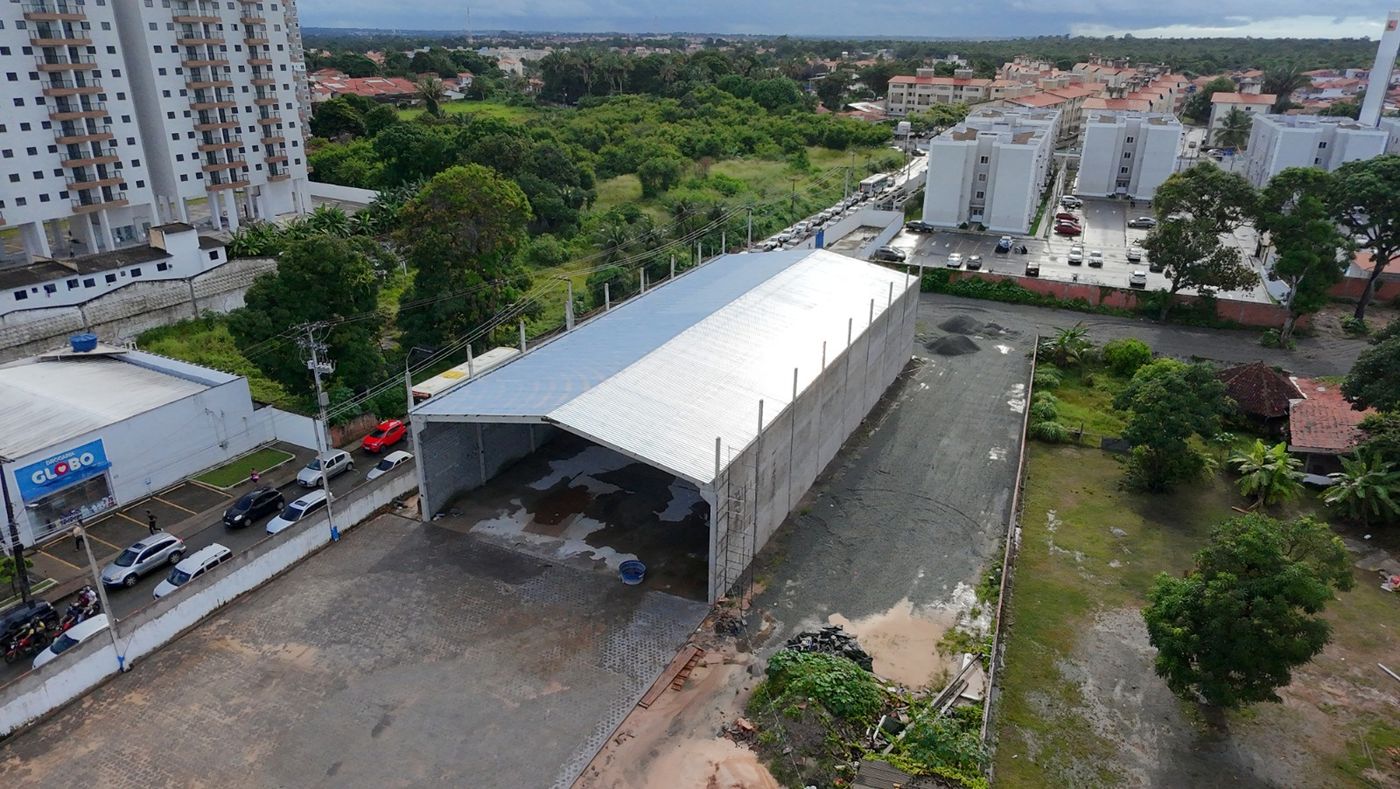 Vista aérea de galpão pré-fabricado executado pela Maranhão Soluções de Engenharia